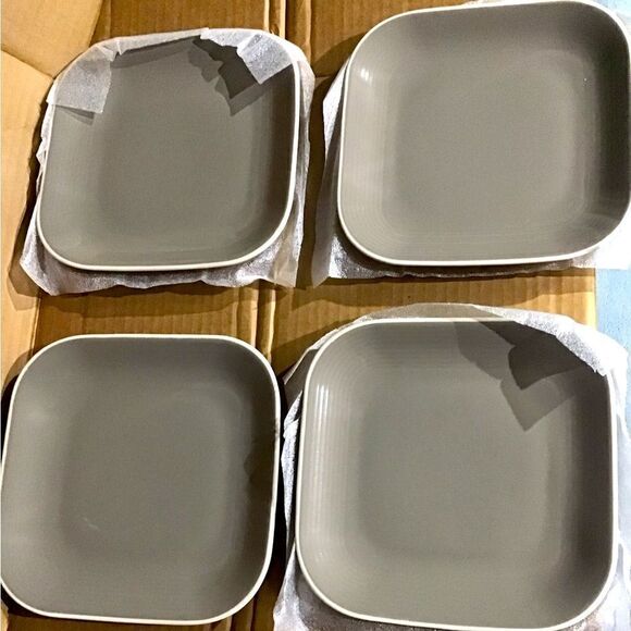 4 PC GIBSON CHELSEA 8.2" DESSERTS PLATES - Picture 1 of 7